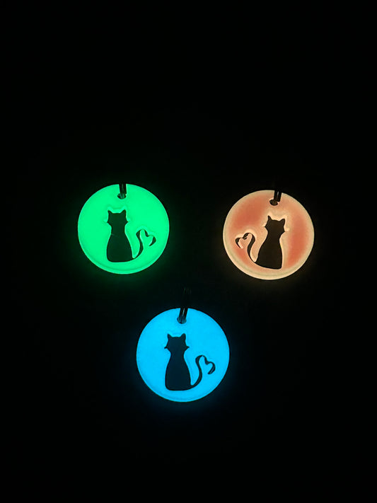 Glow in the Dark Cat Heart Tag – 25mm Lightweight Cat Collar Tag